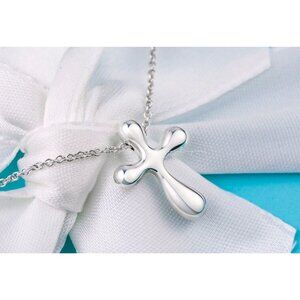 Tiffany & Co. Elsa Peretti Cross Pendant Crucifix Necklace Sterling Silver 14mm